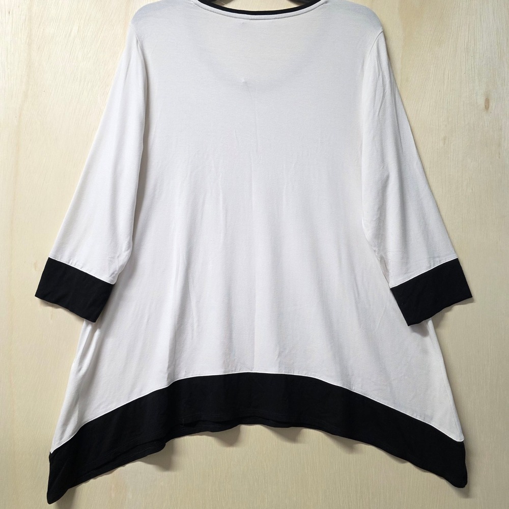 Chicos Zenergy White Black Colorblock Sharkbite Tunic Top Size 2‎ L Large Mens - Picture 3 of 16